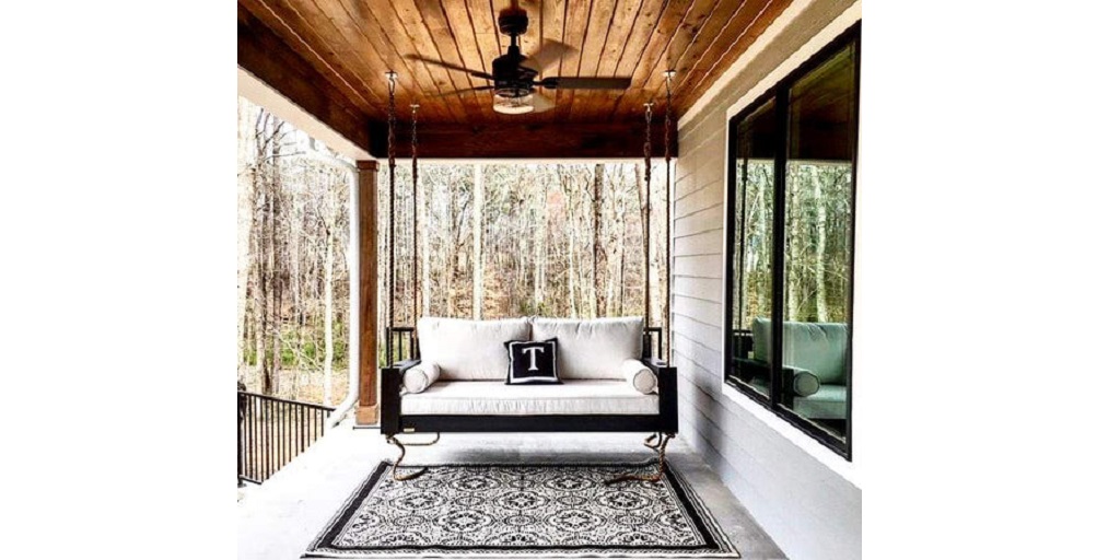 Three Creative Ways to Decorate a Hanging Porch Bed